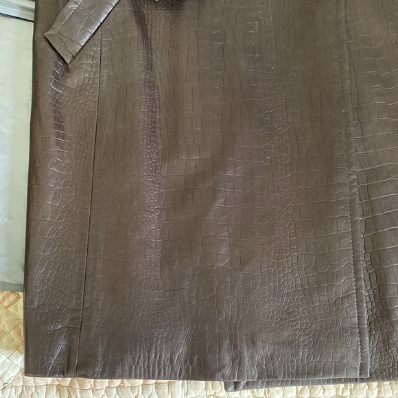 ELLEN TRACY GENUINE LEATHER COAT - Picture 14 of 15